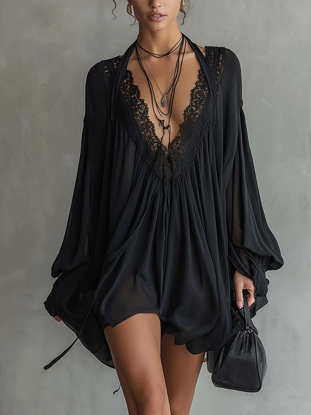 Abito Mini in Chiffon Nero con Scollo in Pizzo