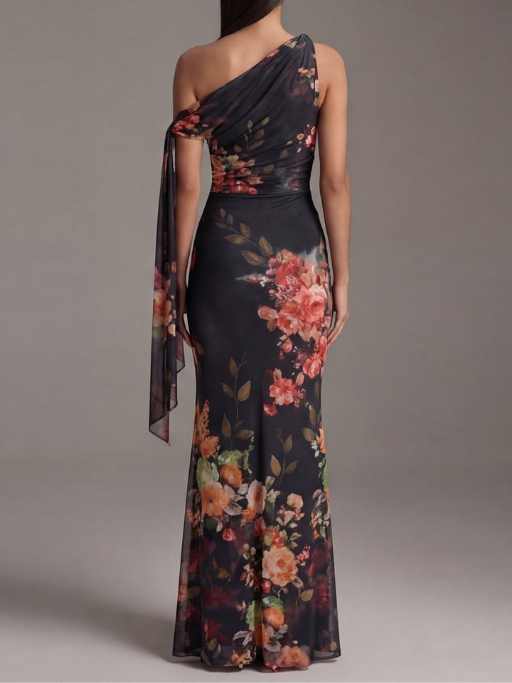 Abito Maxi Plissettato in Chiffon Stampato Nero con Spalla Scoperta