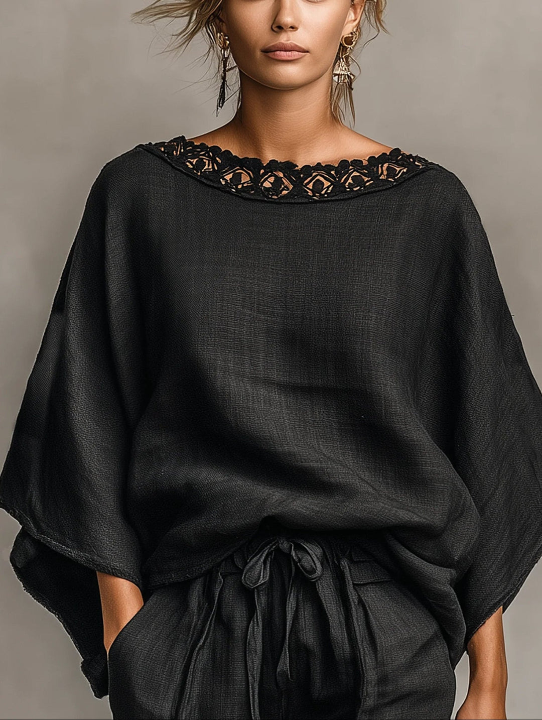 Blusa con Collo a Barca in Pizzo Lila e Set di Pantaloni Corti