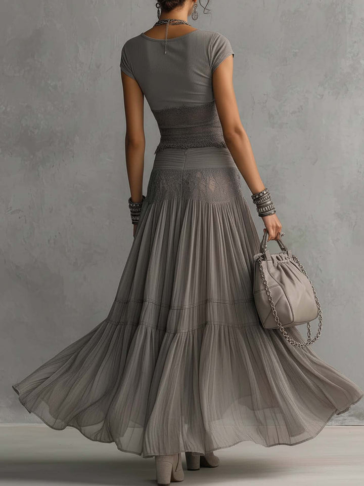 Set Top con Pannelli in Pizzo e Gonna Maxi Plissettata di Elena