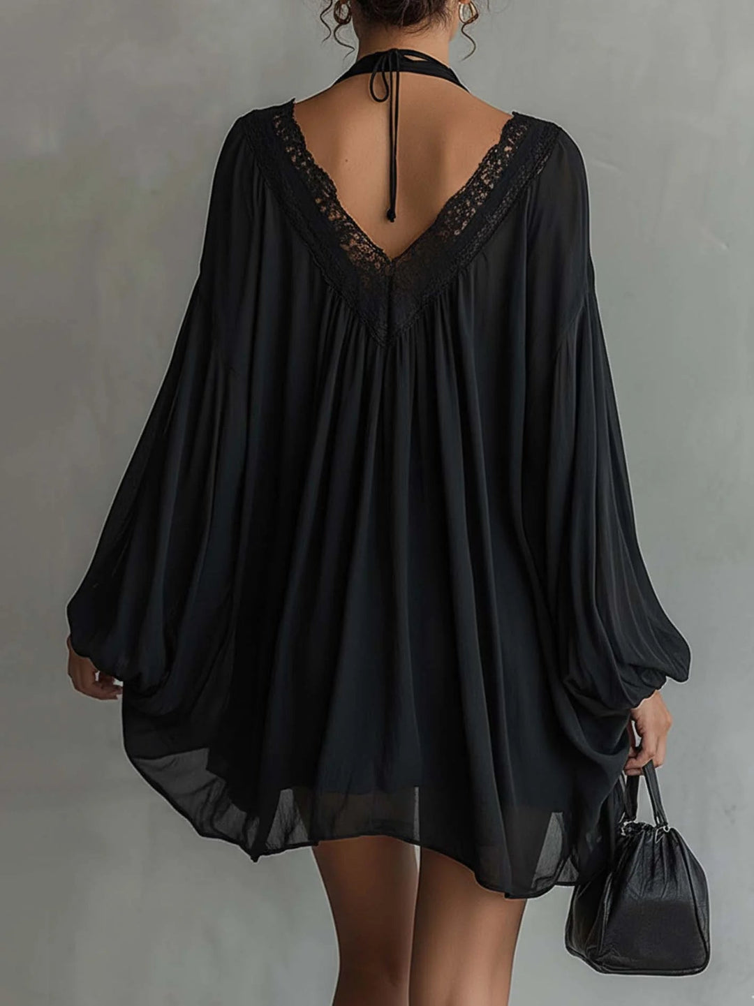 Abito Mini in Chiffon Nero con Scollo in Pizzo