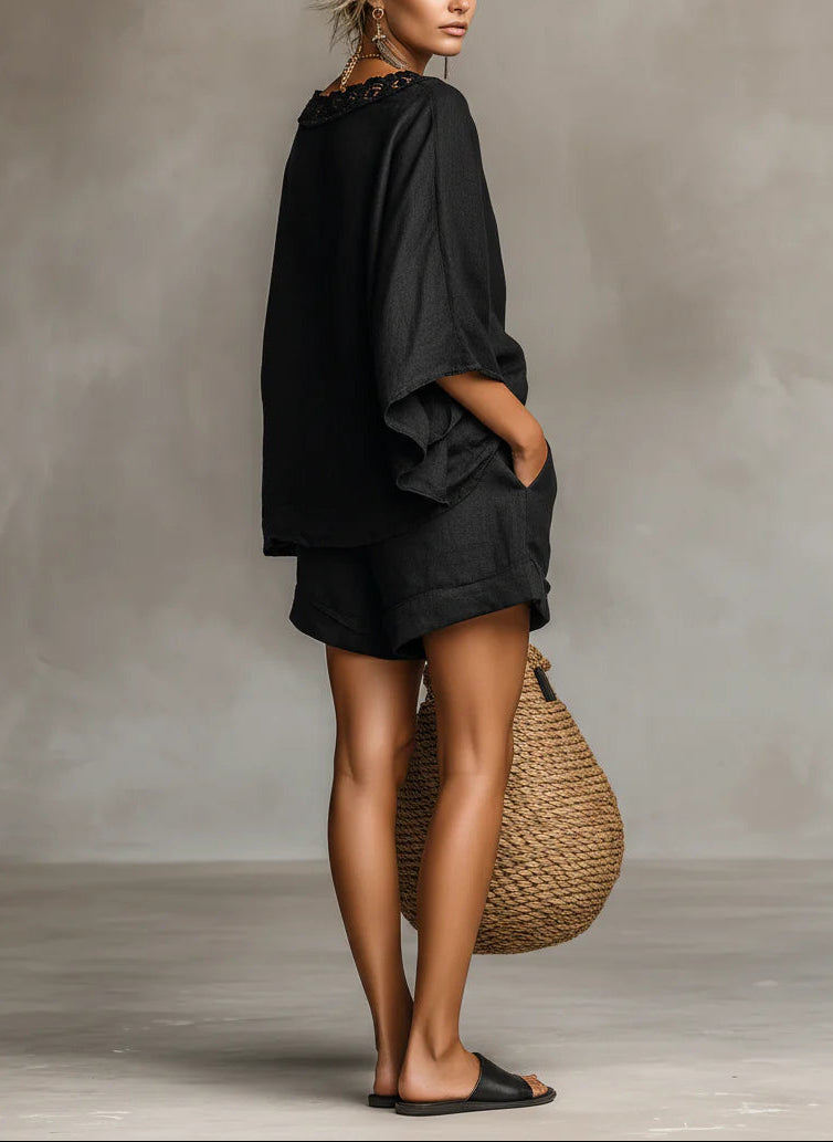 Blusa con Collo a Barca in Pizzo Lila e Set di Pantaloni Corti
