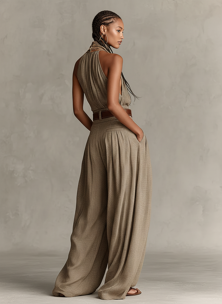 Lucie - Tuta da donna color taupe con colletto a halter e vestibilità aderente