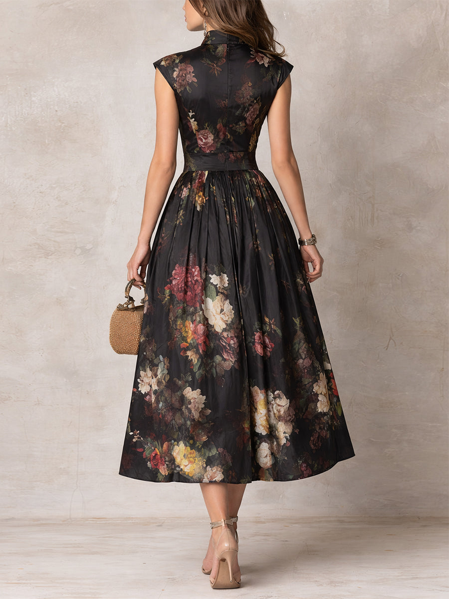 Abito midi in satin plissettato con colletto a chiave nera