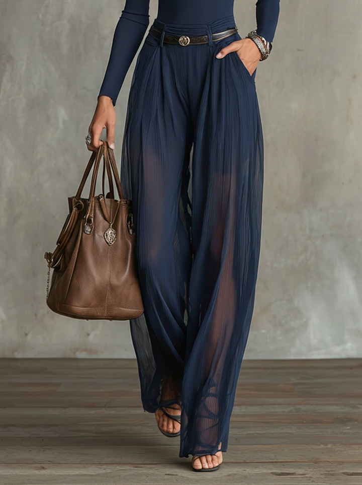 Set Top con Pannello in Pizzo e Pantaloni Ampi Trasparenti
