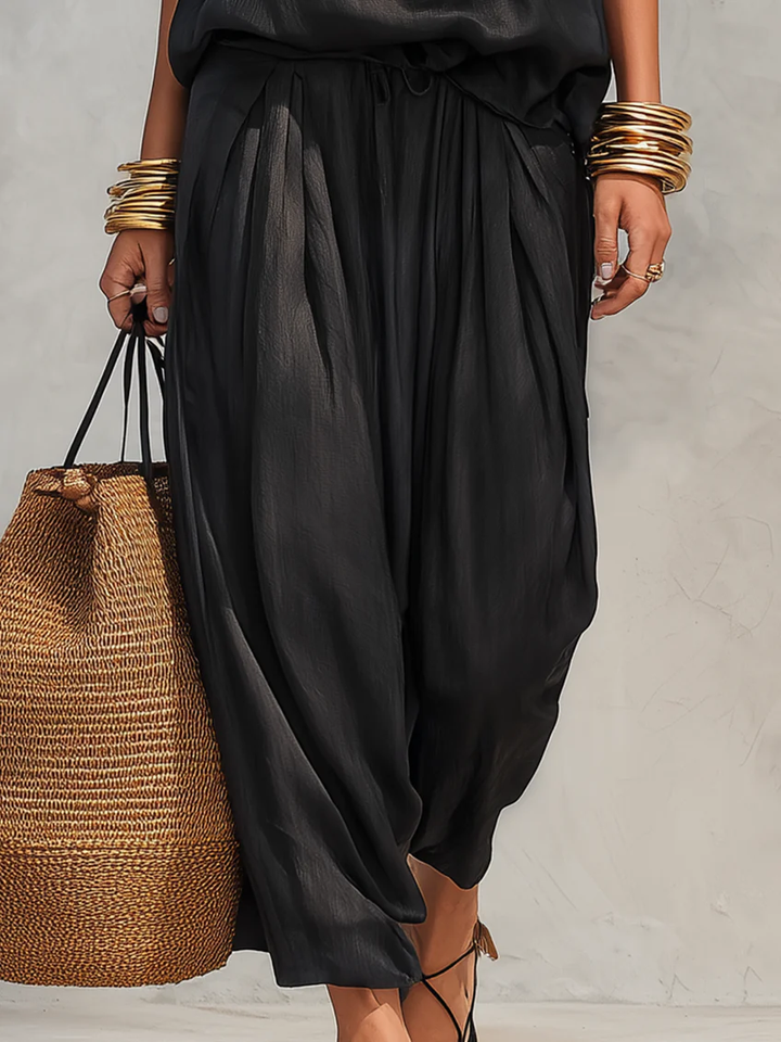 Set Top a Collo Halter e Pantaloni Plissettati