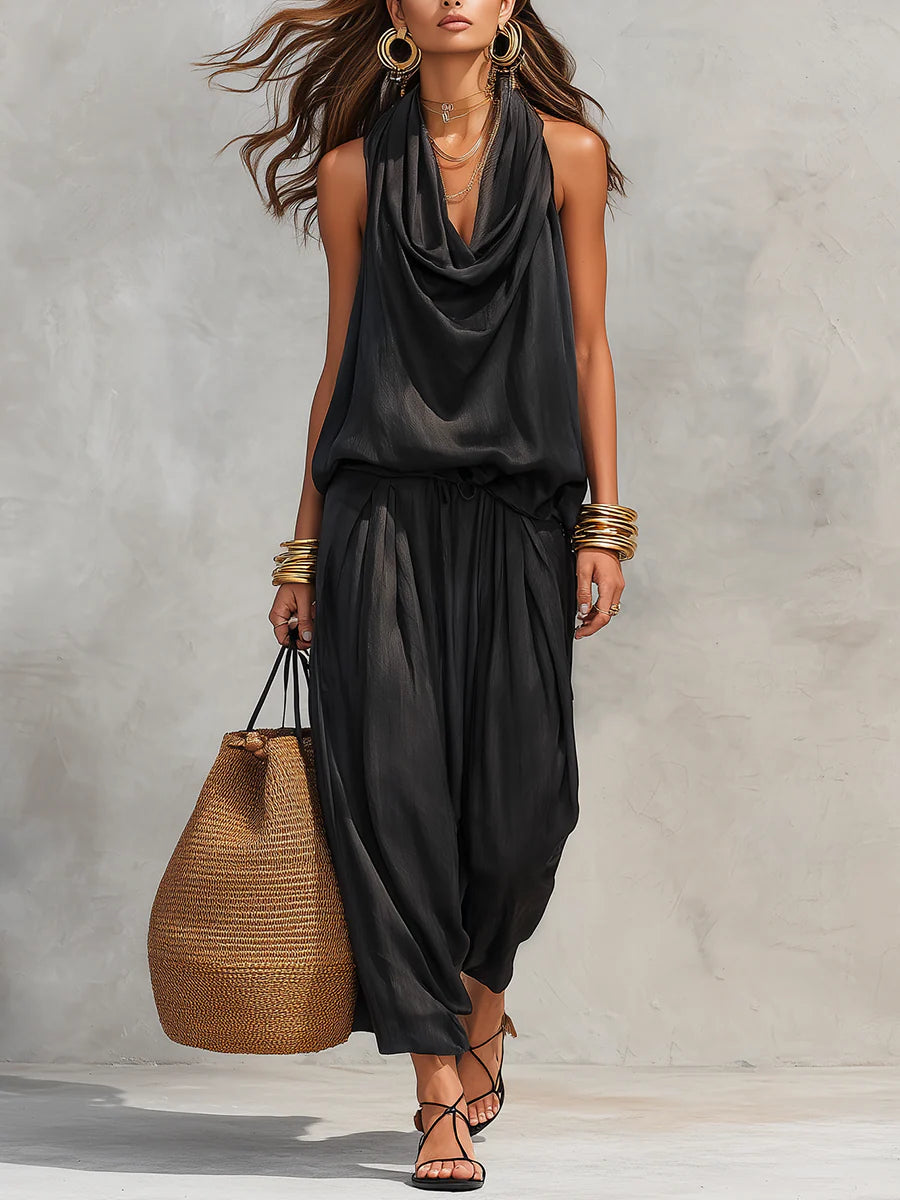Set Top a Collo Halter e Pantaloni Plissettati