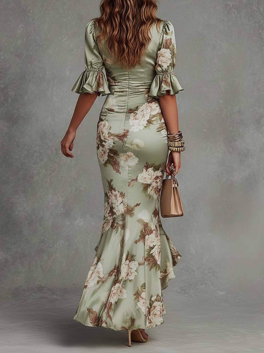 Abito Maxi Asimmetrico in Raso Verde con Maniche a Campana Ruffle e Scollatura a V
