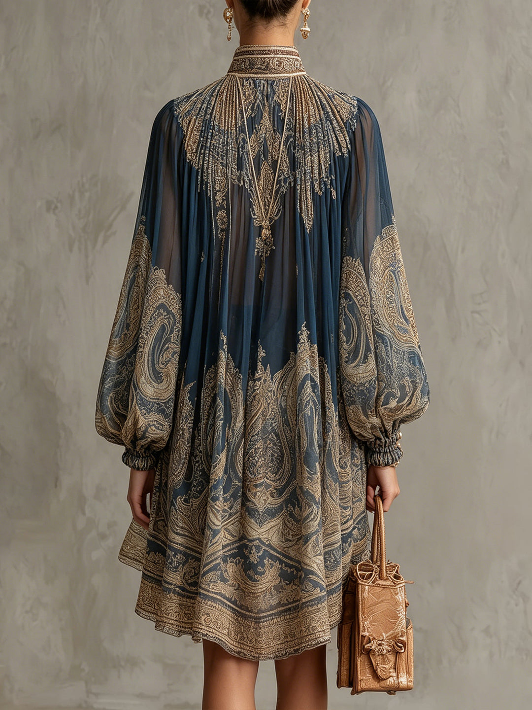Abito Mini Irregolare in Chiffon con Stampa Barocca Blu Navy e Collo Alto