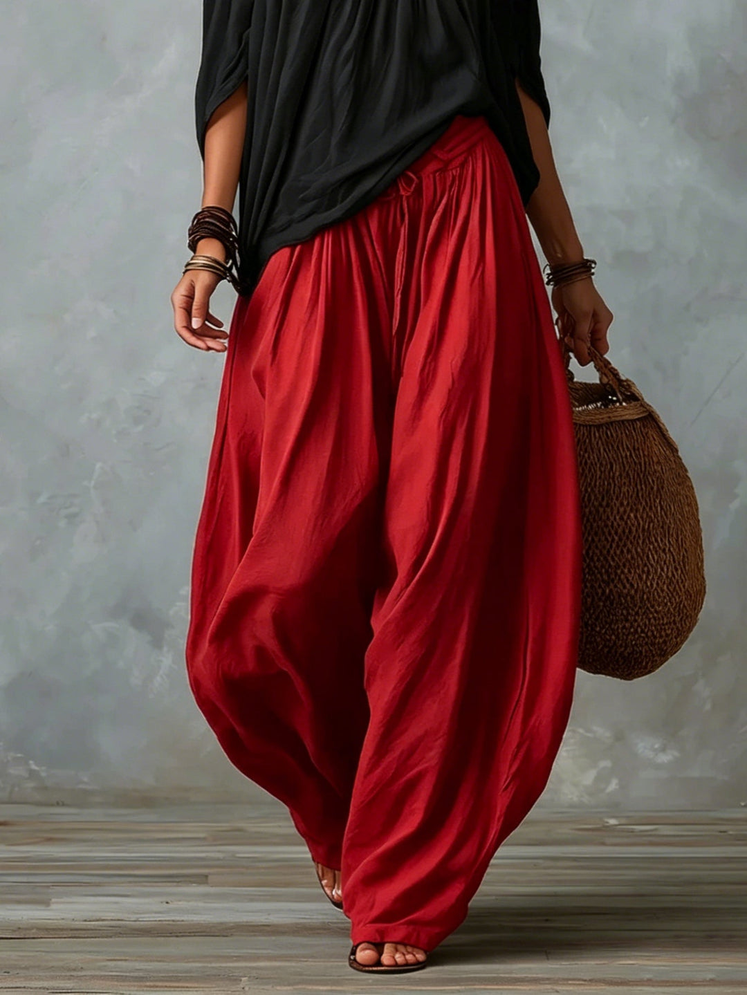 Top Nero Off-shoulder e Pantaloni Lantern Rossi Scollo Largo