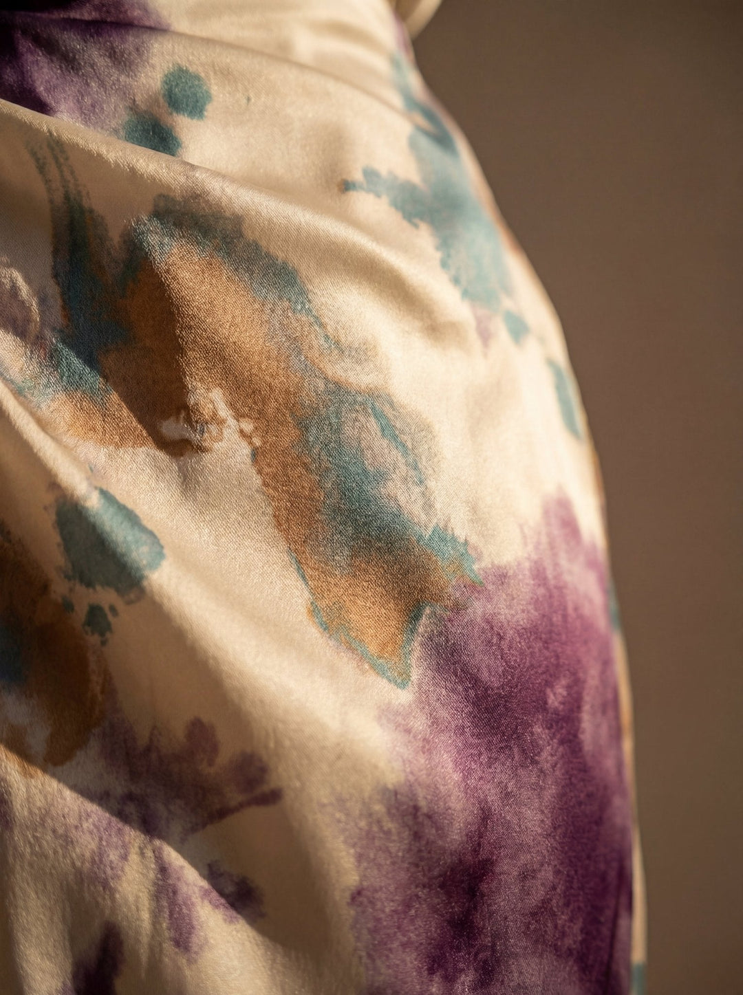 Olivia | Vestito midi stampato con scollo a V e cintura