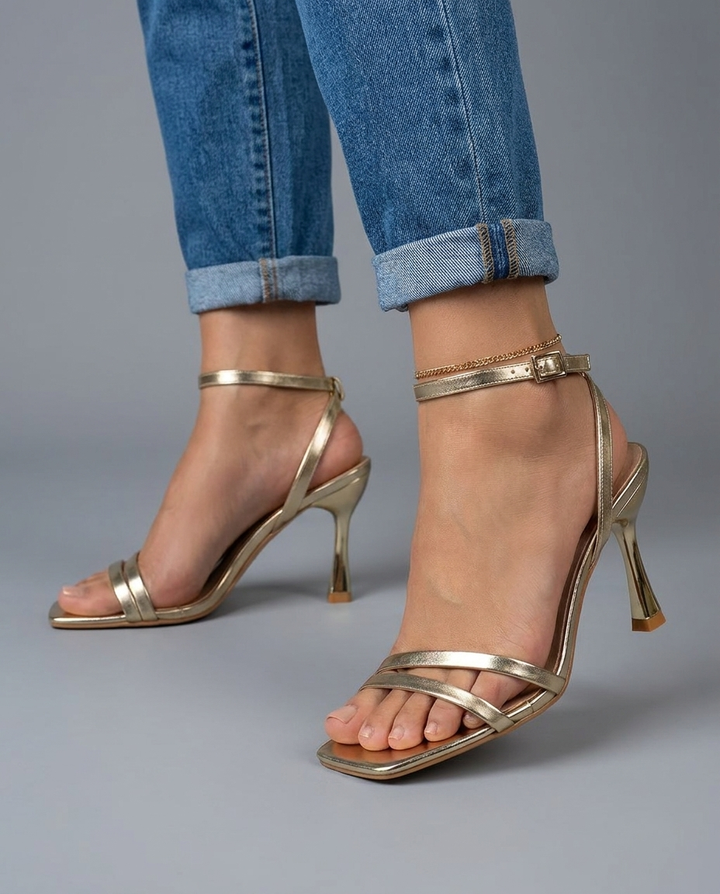 Celeste | Tacchi con Cinturino alla Caviglia in Oro Metallico